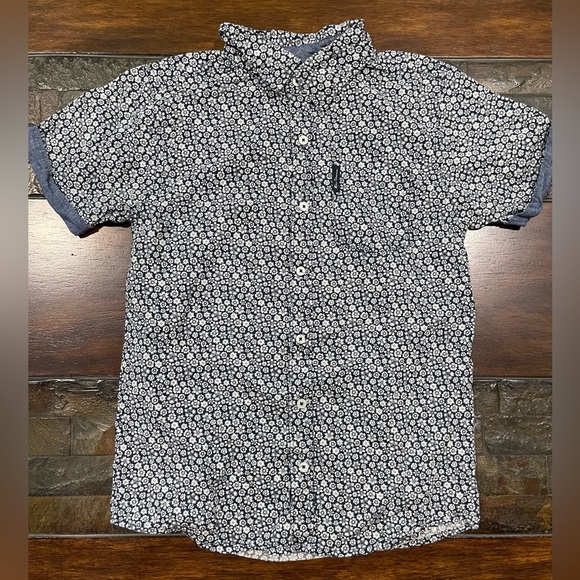 Ben Sherman Boy’s Navy/White Short-Sleeve Button-Down Shirt - Picture 2 of 10